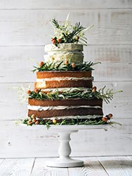 Rustic wedding cake with flowers